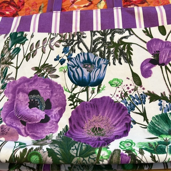 🧹 CLEARANCE |  Estée Lauder Floral Canvas Tote Bag - Large - Picture 2 of 4